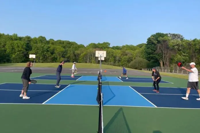 Foxboro Welcomes Back the Pickleball