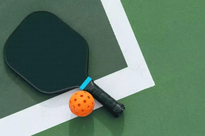 How Paddle Colors Affect Pickleball Play