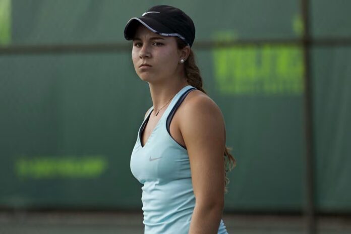 Sofia Sewing Dominates to Reach Final