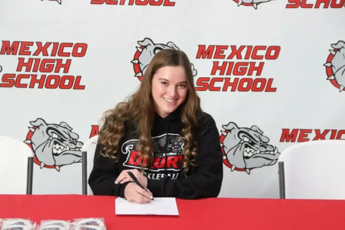 Jyllian Whitworth Makes History as Part of Drury University