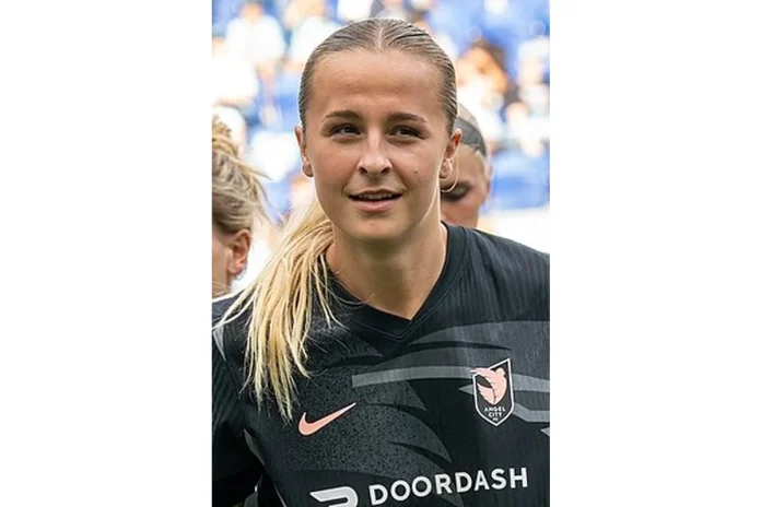 Image of Evelyn Shores
