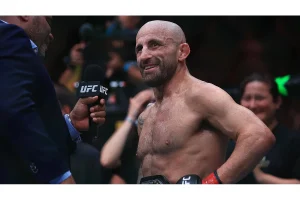 Ex-UFC Champ Claps Back at Volkanovski Title Snub