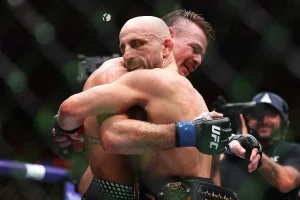 Alexander Volkanovski Rises After Stunning Title Defense