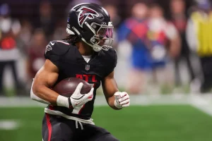 Kenyon Sadiq Crushes Bijan Robinson in 40-Yard Dash Showdown