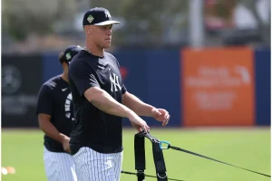 Blue Jays Add Ben Cowles as Bowden Francis Hits IL