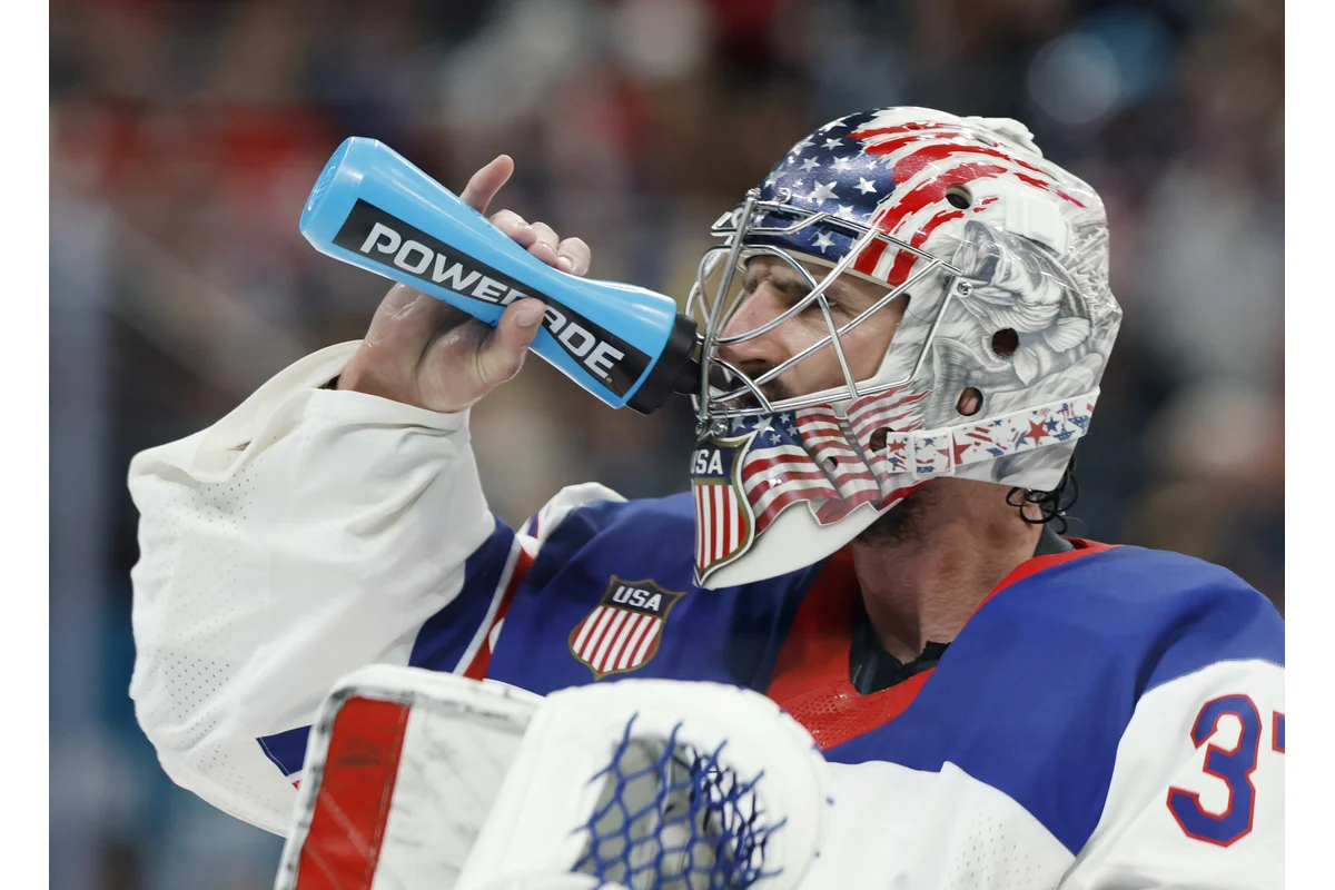 Connor Hellebuyck