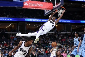 Daeqwon Plowden Shines as Kings Edge Mavericks in Thriller