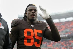 Packers Face Steep Odds Signing David Njoku in Free Agency