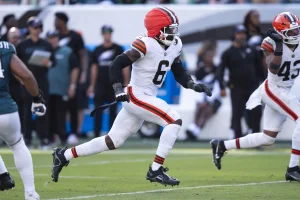 Browns Delay QB Decision as Watson, Sanders Fight for Spot