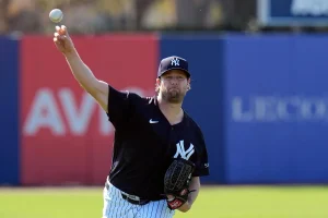 Devin Williams Blown Saves Fuel Mets Fans’ New Free Agent Feud