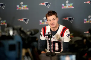 Jayden Daniels Shines as Drake Maye Struggles in Super Bowl