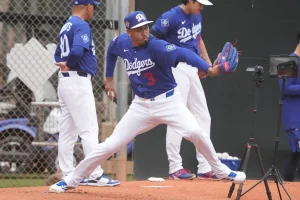 Edwin Díaz Shines in Dodgers Spring Debut, Eyes WBC Glory