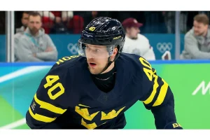 Elias Pettersson to Blackhawks? Inside Trade Speculations
