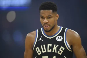 Warriors Target Giannis Antetokounmpo in Blockbuster Trade