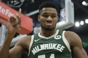 Giannis Antetokounmpo Trade Rumors: Knicks, Warriors, Heat & More Eye Bucks Star