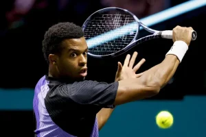 Auger-Aliassime Faces Troubling Serve Threat in Dubai Clash
