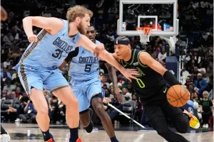 Hawks Clear Roster Spot to Complete Jock Landale Trade