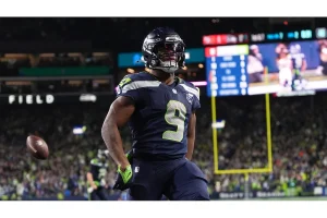Jets Eye Star LB Over QB in Hunt for Justin Fields’ Replacement