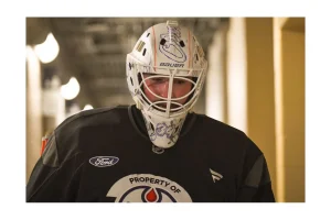 Oilers Activate Henrique as Kapanen Faces New Injury Setback