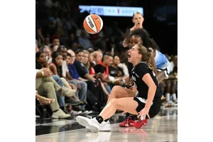 Paige Bueckers Battles Kate Martin in Unrivaled Showdown