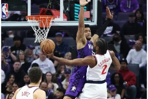 Kawhi Leonard Scores 41 as Clippers Dominate Wolves