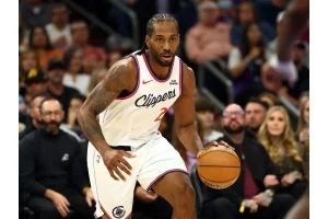Clippers Eye Kawhi Leonard Trades as Harden Deal Looms