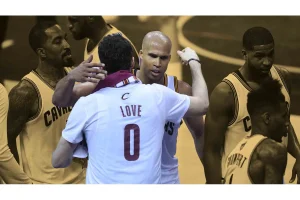 Julius Randle Ties Kevin Love’s Triple-Double Record in Win