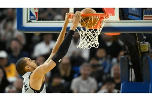 Clippers’ Kobe Sanders Drops Out of Rotation After 44 Games