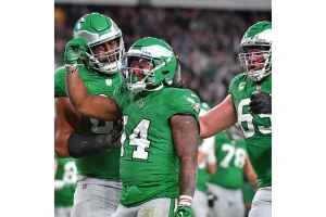 Lane Johnson Confirms Eagles Return, Fans React Strongly