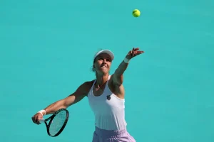 Liudmila Samsonova Shines in Abu Dhabi Quarterfinals Win