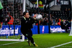 Mackenzie Arnold’s Fitness in Doubt Ahead of Matildas Clash