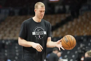 Mason Plumlee Joins Spurs in Surprising Season-End Signing
