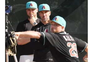 Merrill Kelly Blasts California Taxes, Snubs Padres Deal