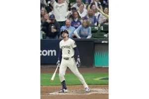 Rhys Hoskins Leaves Brewers, Signs Minor Deal with Guardians