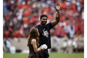 Carson Schwesinger Predicts Myles Garrett’s 30 Sack Season in 2026