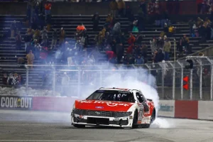 Justin Bonsignore Dominates NASCAR Whelen Modified Tour Opener