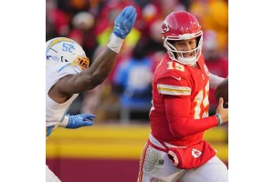 Patrick Mahomes Injury Threatens Chiefs’ 2026 QB Future
