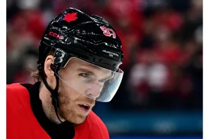 Pavel Zacha Returns to Bruins Practice in Non-Contact Jersey