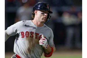 Romy Gonzalez’s Shoulder Injury Raises Red Sox Concern