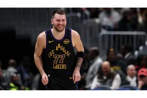 Warriors Slammed for Wasting Stephen Curry’s Final Years