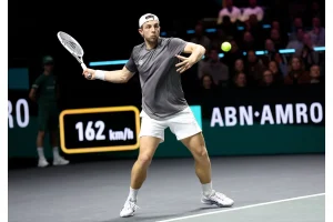 Menšík vs Griekspoor: Who Will Rule Dubai’s Tennis Court?