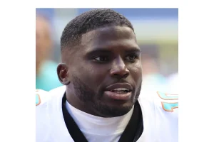 Ex-Florida Cop Taunts Tyreek Hill After Dolphins Cut
