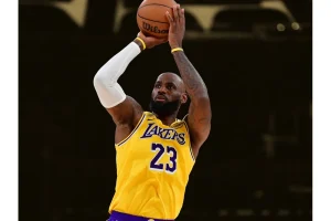 Former NBA, NFL Players Eye NCAA Eligibility in New Trend
