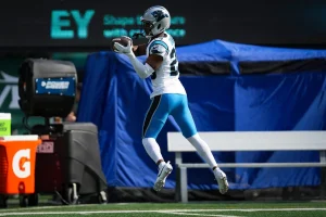 Panthers Re-Sign Akayleb Evans and Robert Rochell
