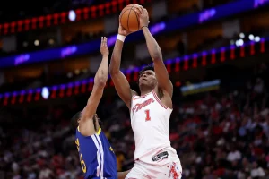Spurs’ Stephon Castle Shrugs Off Amen Thompson’s Defensive Move