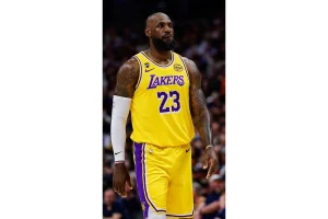 Austin Reaves Jokes Off Wrist Injury Amid Lakers Win