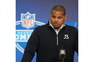 Bears’ WR Plans Hinge on DJ Moore’s Versatile Future
