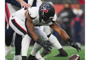 Danielle Hunter Signs $40M Extension to Stay with Texans