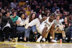Ex-ESPN Analyst Blasts Lakers’ Deandre Ayton Drama