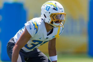 Canadian Deane Leonard Wins Ed Block Courage Award for Chargers